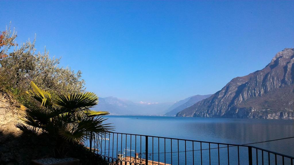 Studio Zu - Lakeside Apartment Riva di Solto Ngoại thất bức ảnh